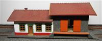 House with attached shed. 20cmx8cmx8cm. Very Good Condition. House with attached shed. 20cmx8cmx8cm. Very Good Condition.
